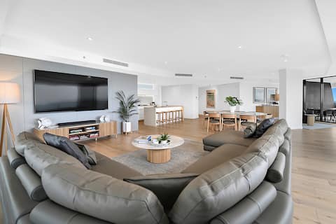 Successful Airbnb property: Luxury Ocean Escape Skyhome at Oracle Level 39 in Broadbeach
