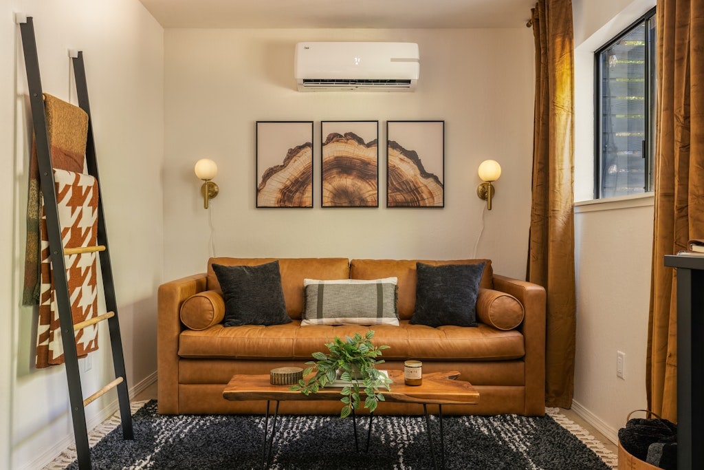 Popular Airbnb listing: The Knotty Chalet @ Yosemite in Pine Mountain Lake