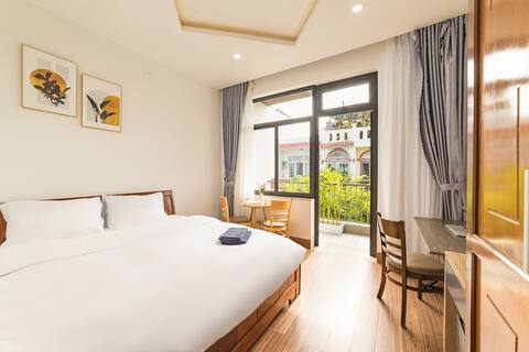 6BR Villa w/ Rooftop Garden • Walk to My Khe