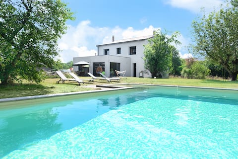Luxury Villa in Castres – 5 bedrooms, pool & garden