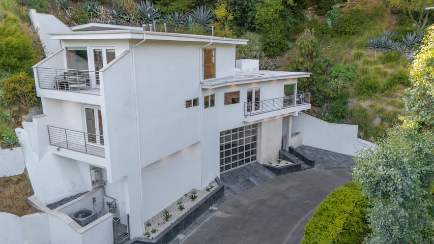 Belden Hills Villa – Rooftop Spa, Location, Views gallery image 4