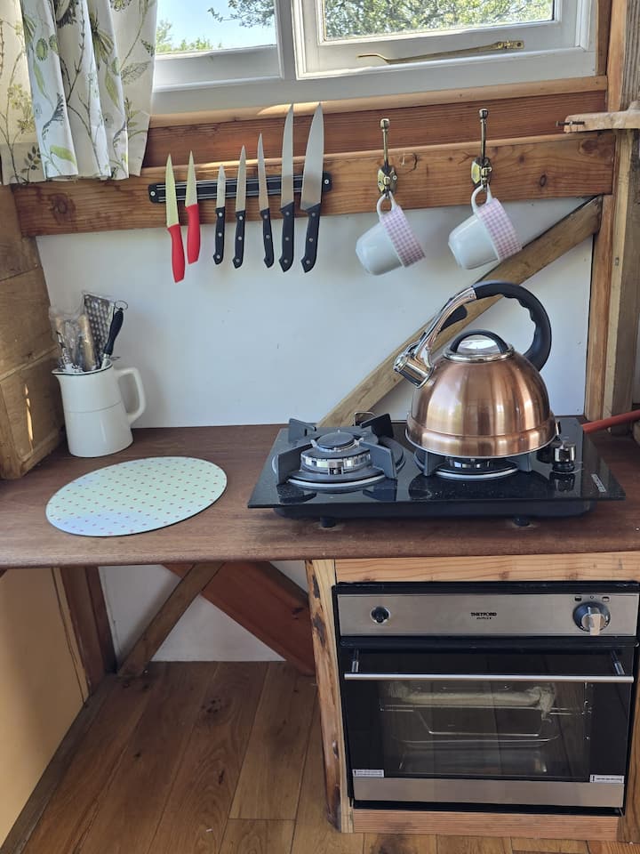 Wonky Hut – Quirky & Off-grid - Coverack