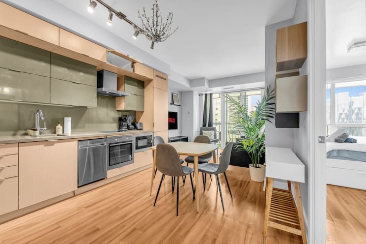 Skyline Views Downtown | CN Tower + Lakefront gallery image 3