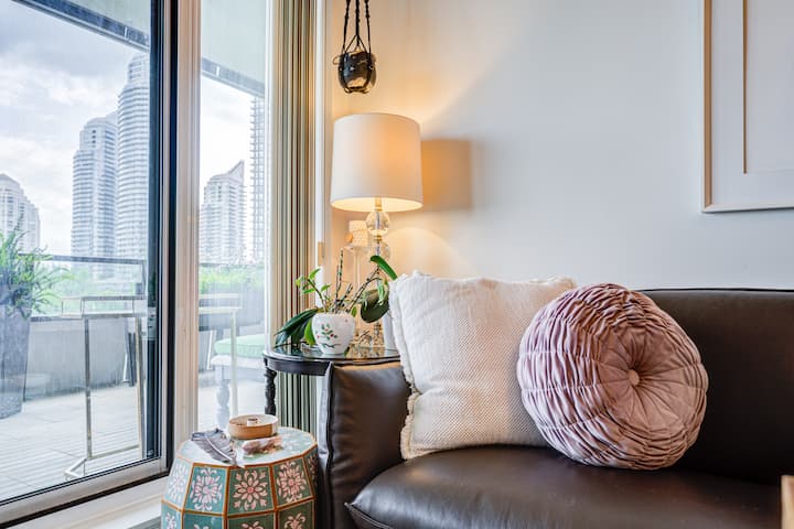 Stellar Humber Bay 2bd/2bth Large Patio & Parking - 256