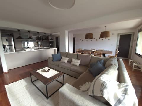 Airbnb con mejor rendimiento: Spacious and exclusive lakefront en Río Negro