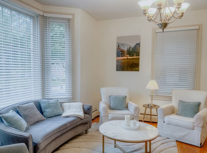 2br|1ba Near Brown | Ideal For Families +Parking - Rhode Island