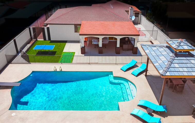 Aurora Oasis | Olimpic Pool/Diving Board /Bbq gallery image 4