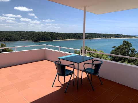 Studio River&Sea View (Red)