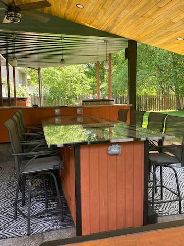 Great Patio, Hot Tub, 4 Bedroom