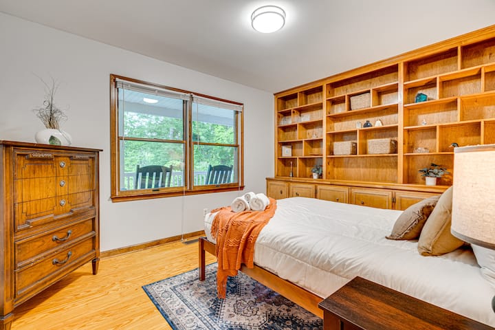 Discover your personal oasis in this beautifully appointed room.