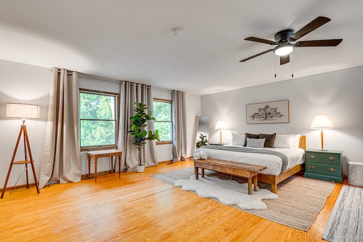 This suite captures the rustic farmhouse vibe.
