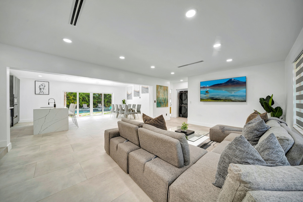Successful Airbnb property: 15 min to World CUP | Estate with Spa & Pool in Biscayne Gardens