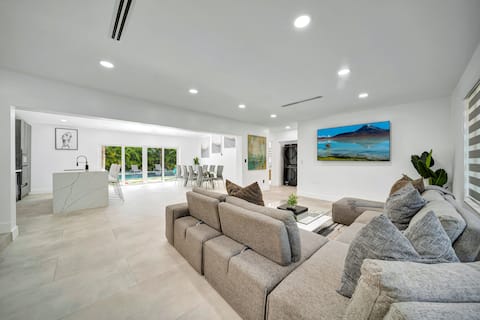Successful Airbnb property: Family Estate with Heated | Pool | Spa & Game Yard in Biscayne Gardens