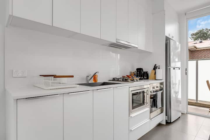 Bright Studio | Balcony | 12 Mins Walk To Train - Auburn