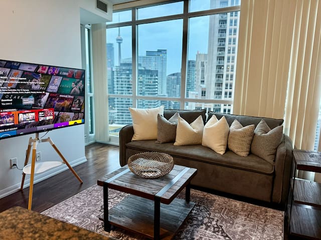 Downtown 2BR+Den-Free Parking-CN Tower View-Sleep8