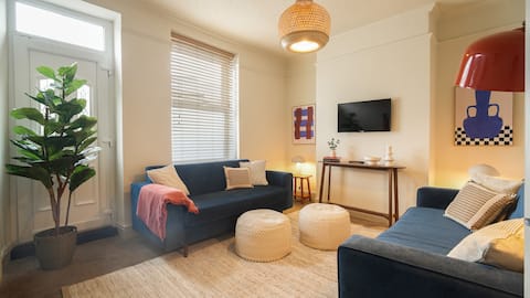 Crookes Gem with Garden & Alpacas Nearby