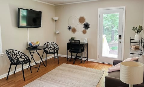 Top Airbnb: Private Suite for 1 Guest- Songbird Hollow in Mountain Park