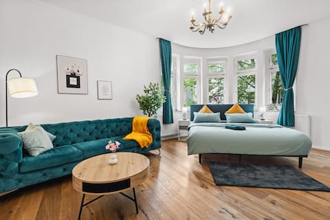 Beliebte Airbnb-Anzeige: Modern Suite - Central - free Parking - Netflix in Südostviertel