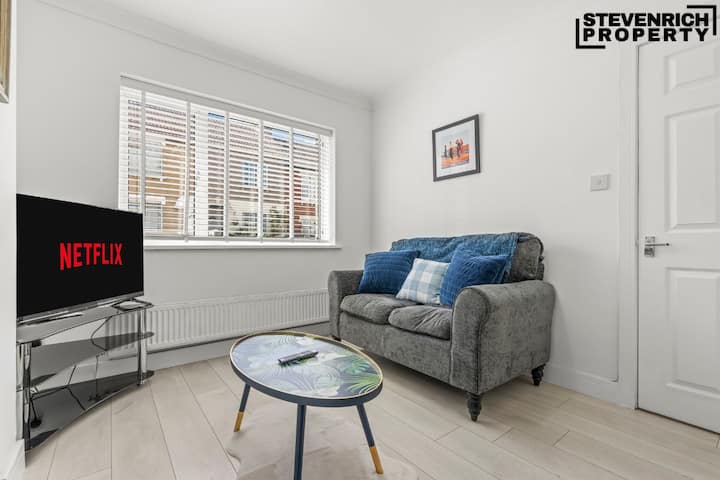 Long Stays | Contractors | 3br | Parking, Sleeps 6 - 斯文敦