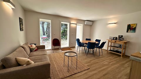 Grenache cottage in the heart of an organic winery