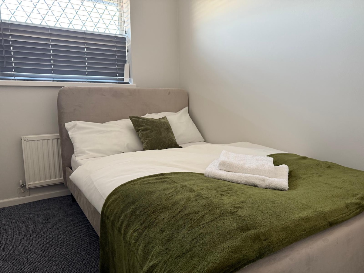 להסתובב לשינה מרגיעה על מזרן אורתופדי פרימיום, בשילוב מושקע עם מצעים מפנקים מעטפת כותנה מצרית. שילוב זה, שנועד לתמוך בגוף ולהרגיע את החושים, מבטיח לילה של שינה עמוקה ומרעננת.