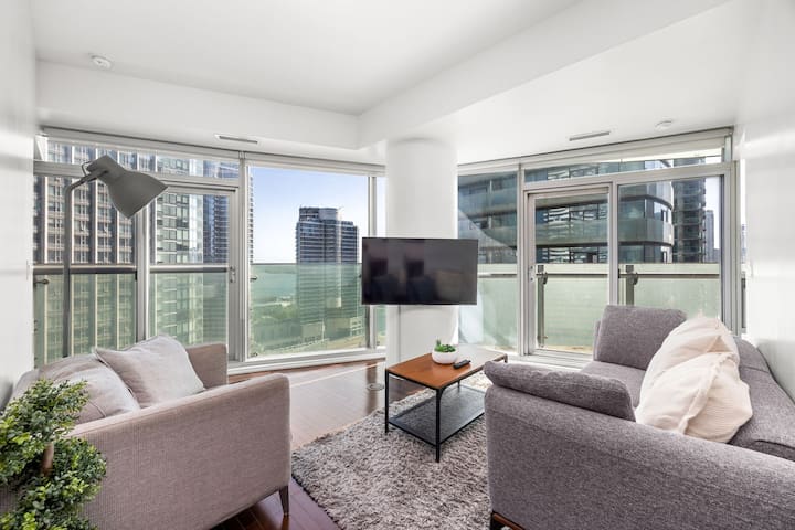 Beautiful 2bd/2ba w Free Parking