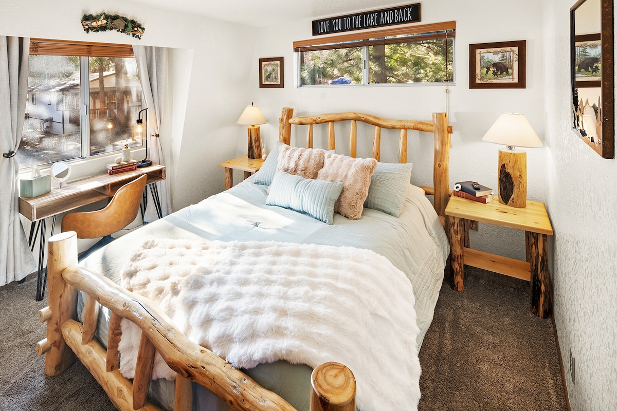 Spa• Fire Pit•Fully Fenced Yard• Cozy Treehouse - Cabins for Rent