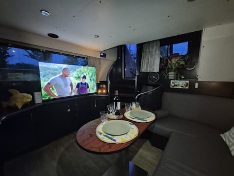 Popular Airbnb listing: The Yacht Escape in Hainaut