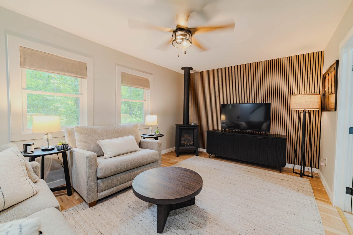 Popular Airbnb listing: COZY Gambrel Cottage in Palenville