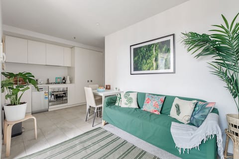 Prime Collingwood Spot with Pool