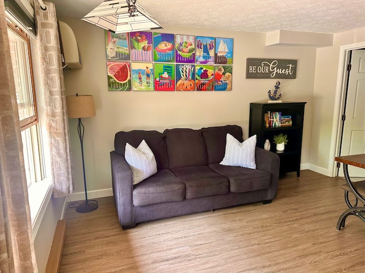 Тук има разтегателен диван/разтегателен диван за спане