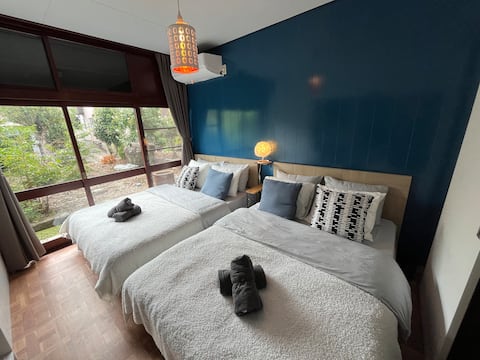 Ise Blue Villa Main Building and Annex | A space full of playfulness and commitment, adjacent to the