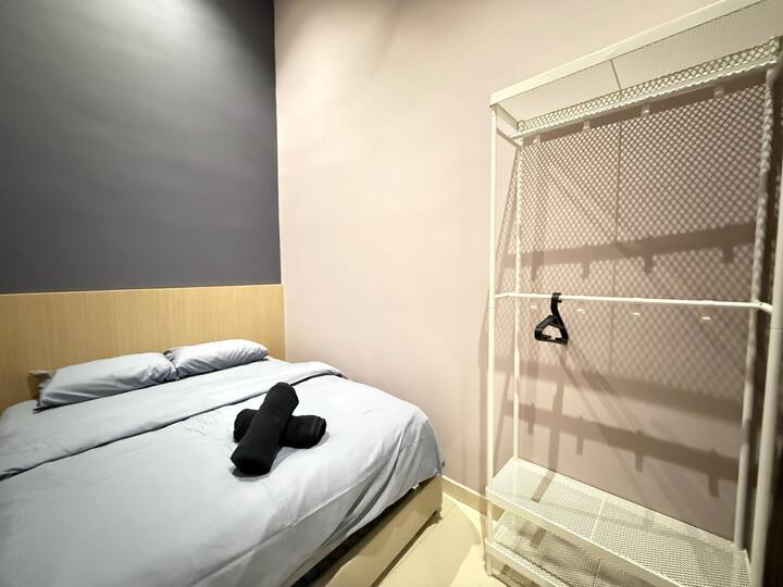 D5 Зад Petronas Semambu · DeMUJI5 14PAX 4BR NearTC, PS4, PoolTable, Netflix