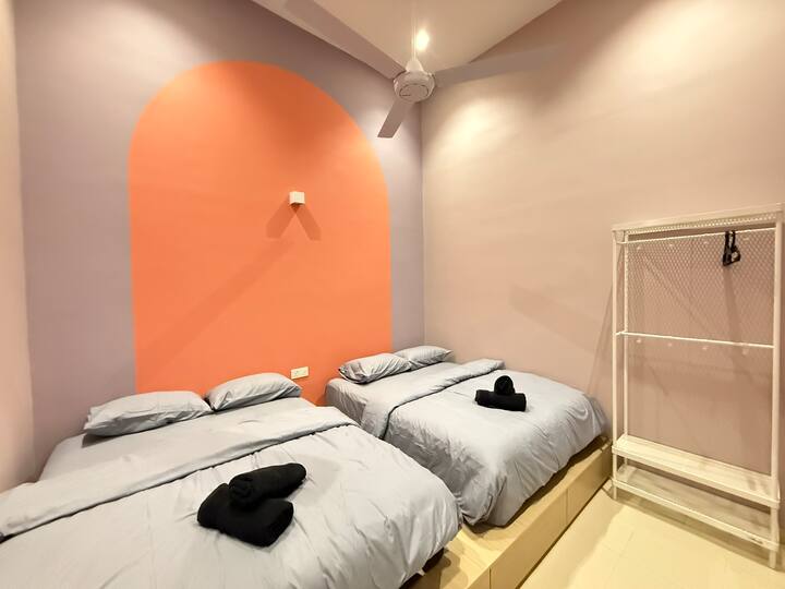 D5 Зад Petronas Semambu · DeMUJI5 14PAX 4BR NearTC, PS4, PoolTable, Netflix