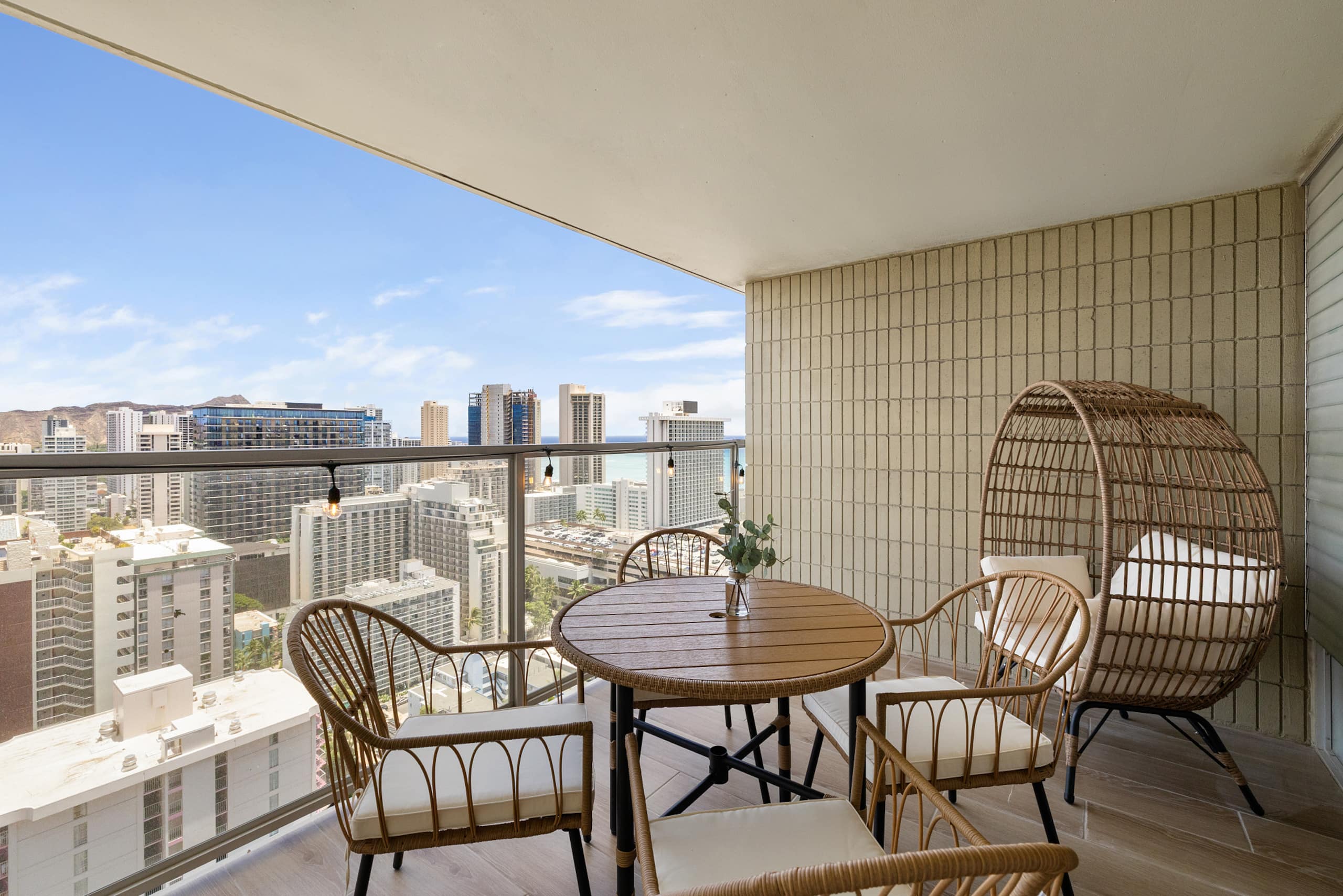 Island Luxe Retreat – Waikiki Ocean Escape - Image 26
