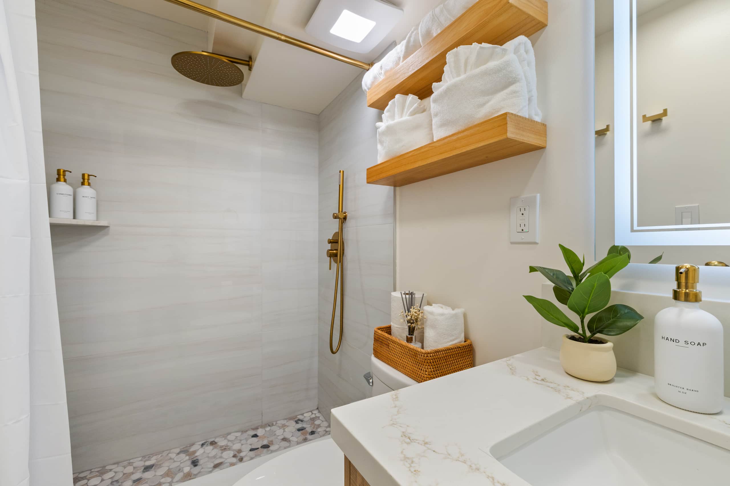 Island Luxe Retreat – Waikiki Ocean Escape - Image 14