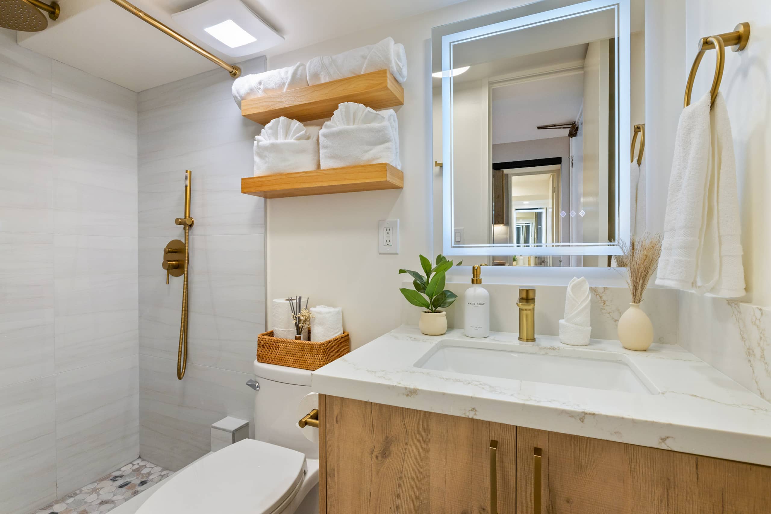 Island Luxe Retreat – Waikiki Ocean Escape - Image 12
