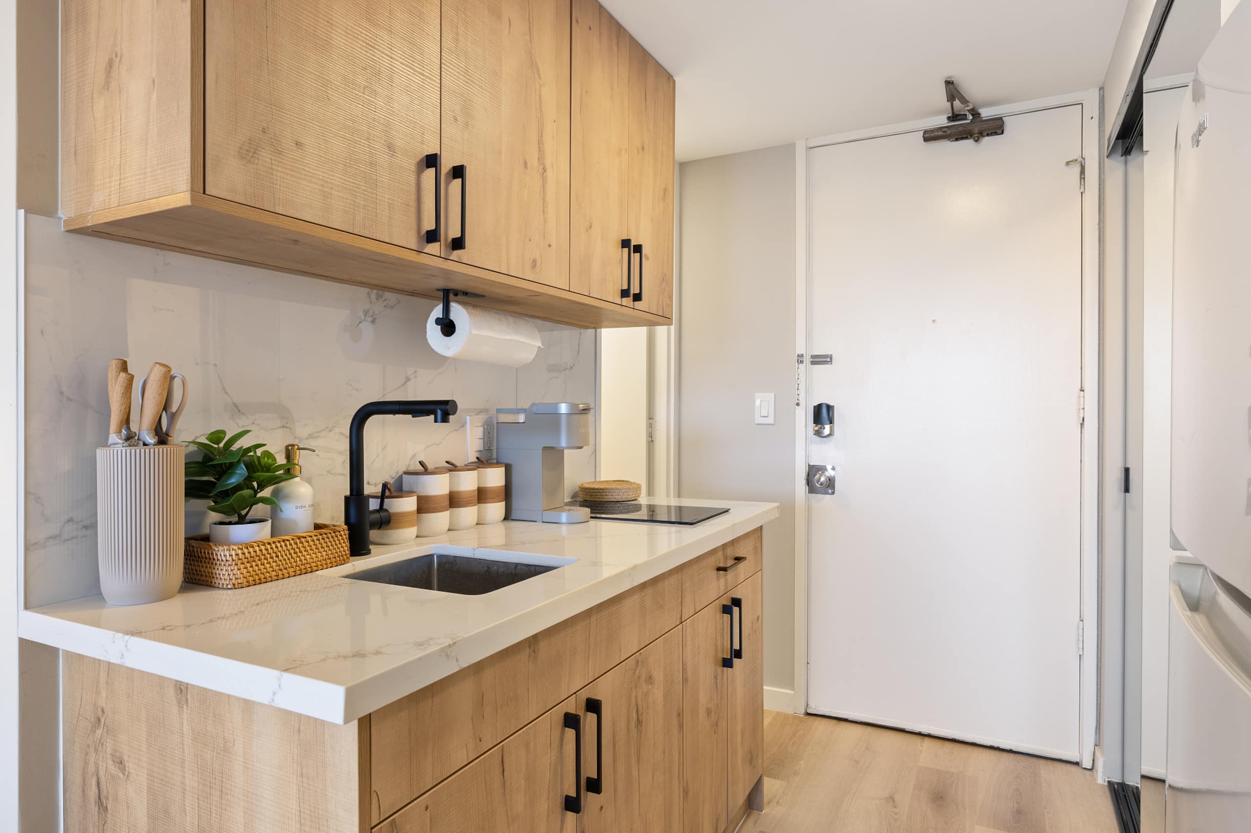 Island Luxe Retreat – Waikiki Ocean Escape - Image 4