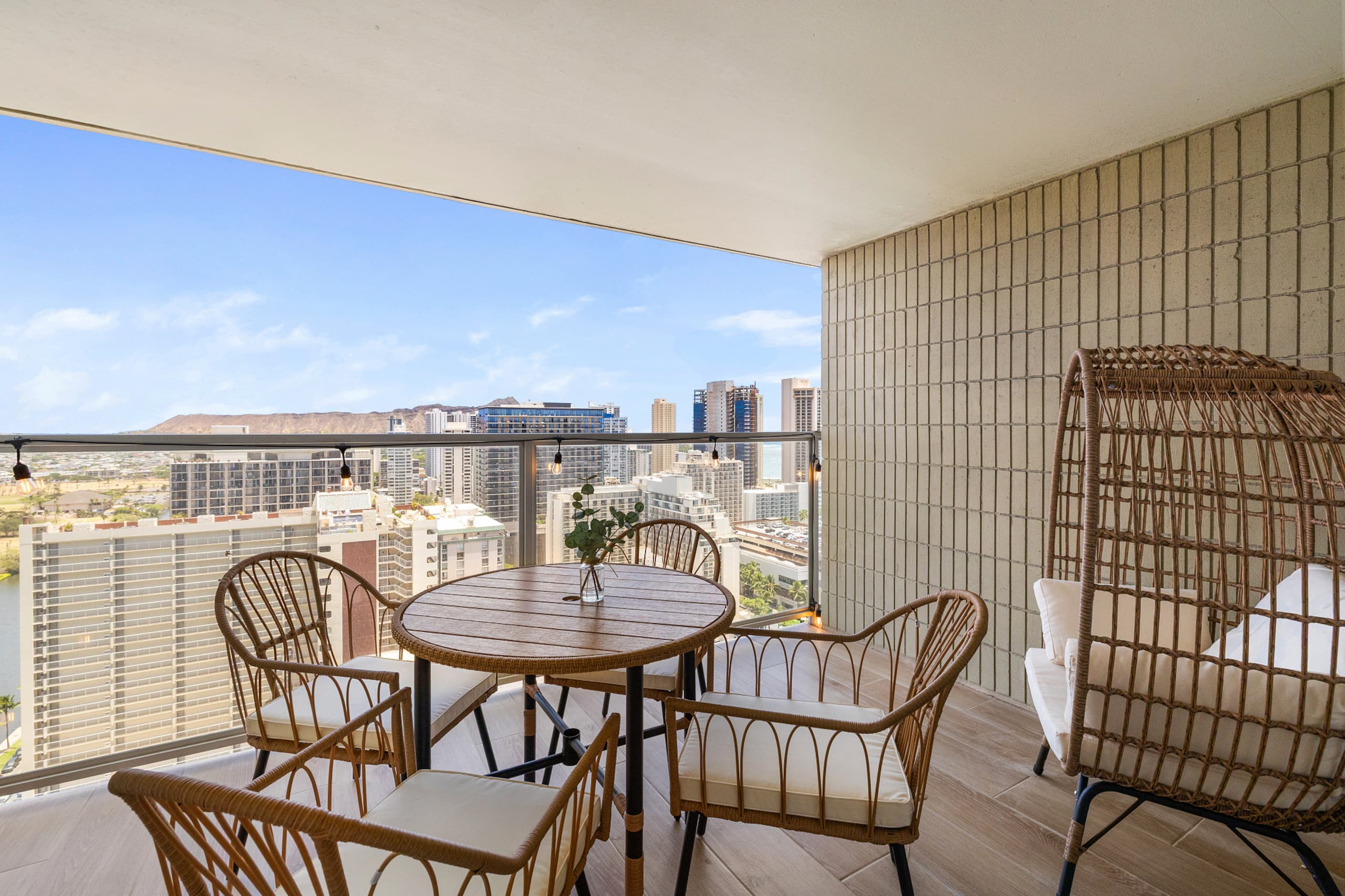 Island Luxe Retreat – Waikiki Ocean Escape - Image 25