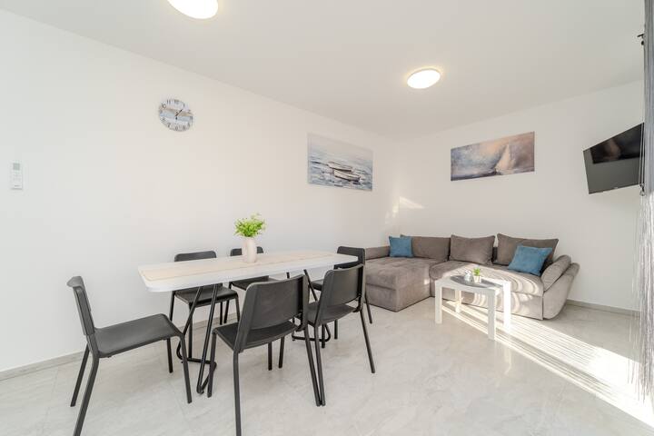 Pasko 5. Centrally Apartment With Pool - Novalja