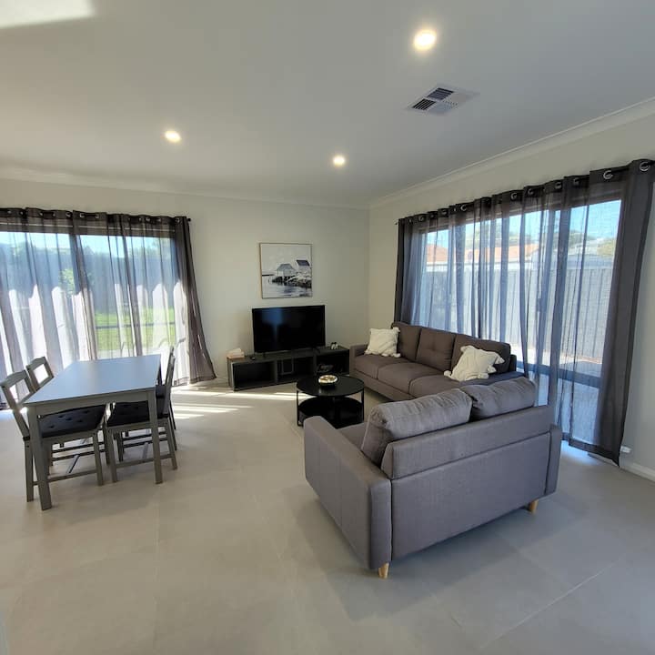 Charming New Home In Yanchep - Yanchep