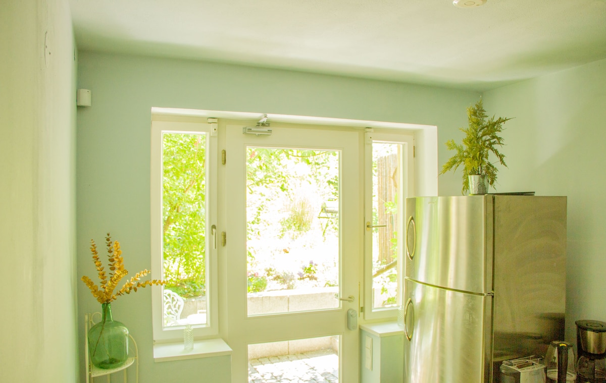 Popular Airbnb listing: Vis-à-vis Schloss Nymphenburg – Rondellapartments in Nymphenburg