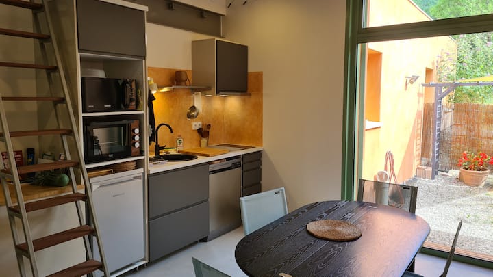 Gîte Pour 2 à 6 Personnes - Roquebrun