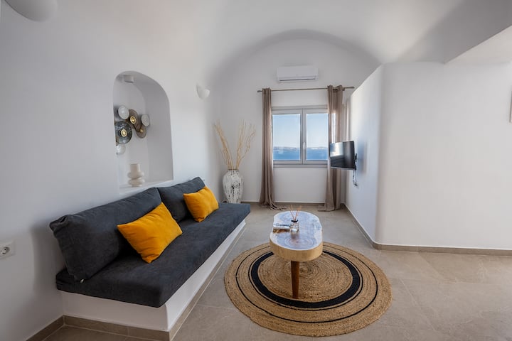 Superior Cave Suite, Hot Tub, Caldera View, 3domes - Santorini