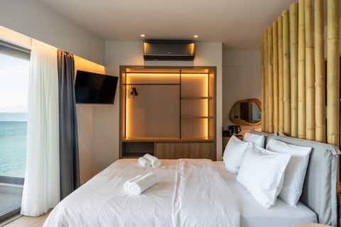 Palm Beach Seafront Suite 2, Lively Nights