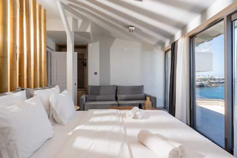 Palm Beach Seafront Penthouse, Lively Nights