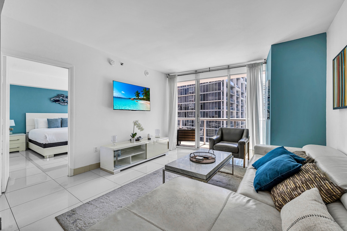 Icon Brickell — 18th Floor Ocean View & Spa Access