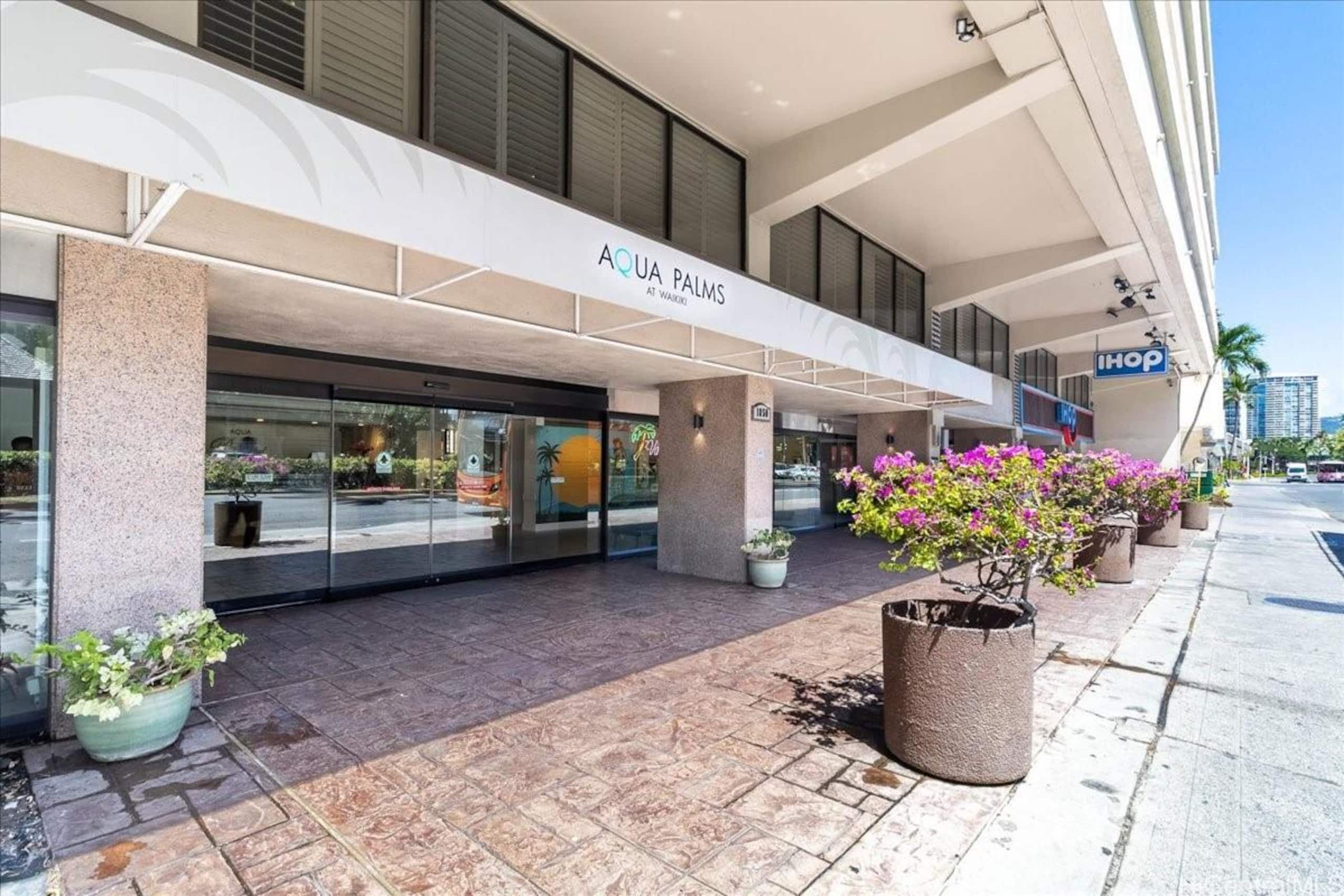 Hotel in Honolulu · ★4.9 · 1 bedroom · 1 bed · No bathroom - Image 52