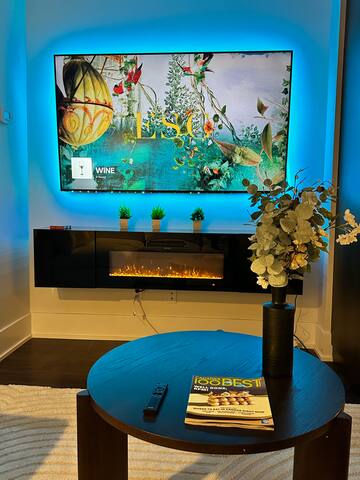 Elegant 2BR | CN Tower + Lake View w/ Rooftop Pool gallery image 3