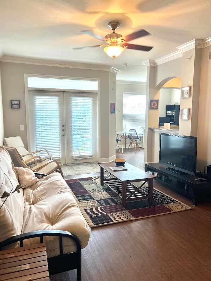 Dallas Uptown Chic 1br Overlooking Katy Trail - Love Field - Dallas